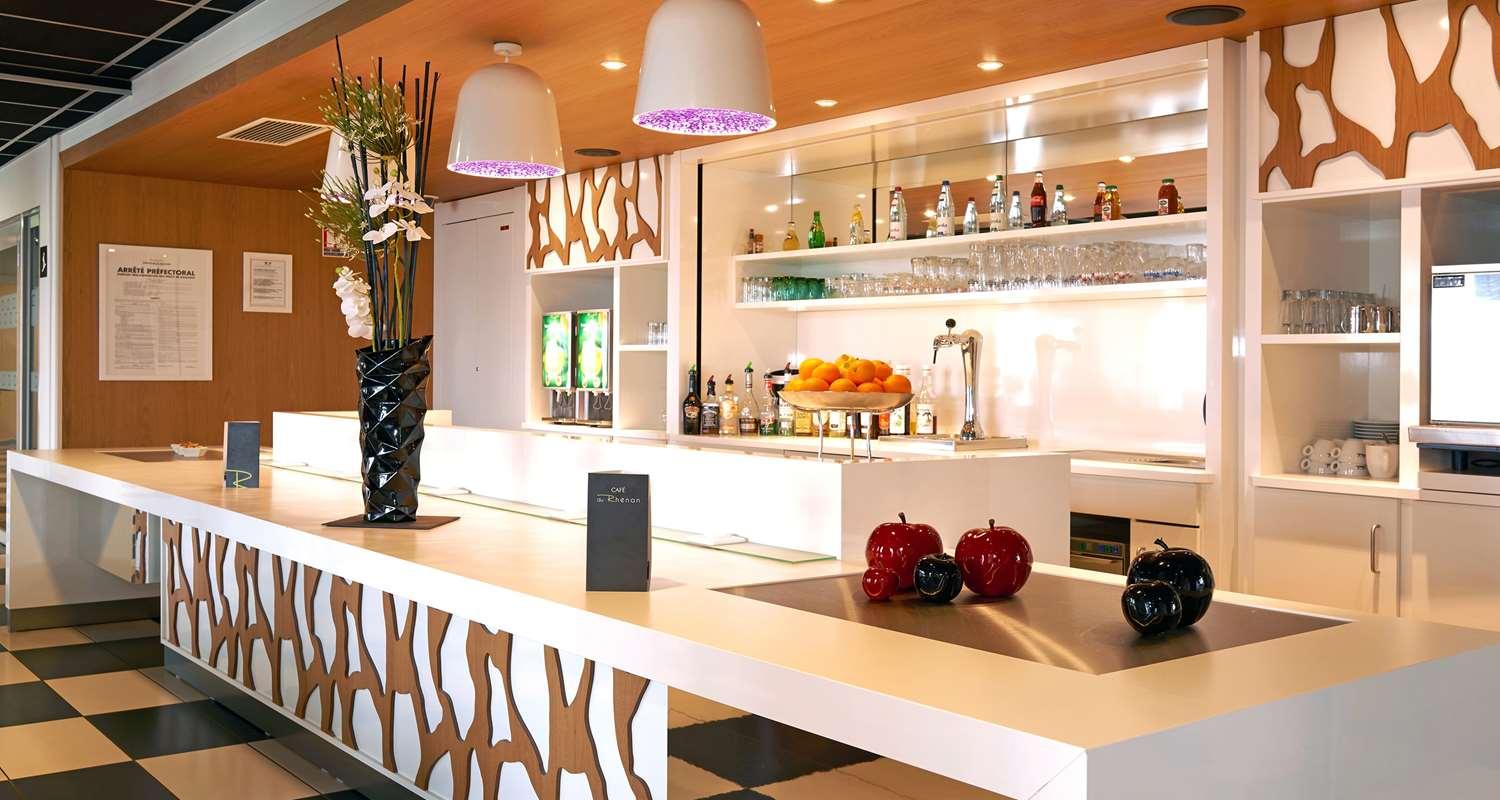 restaurant cafeteria