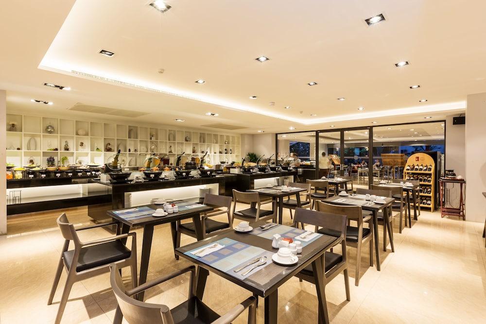 restaurant cafeteria