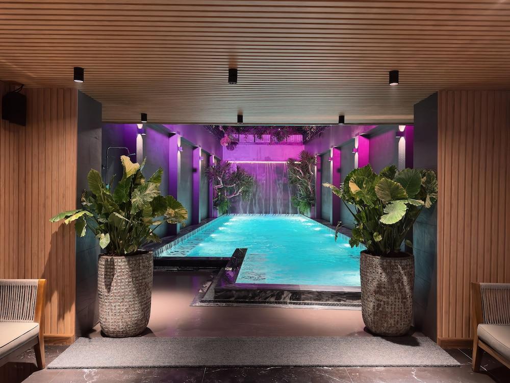 swimming pool spa
