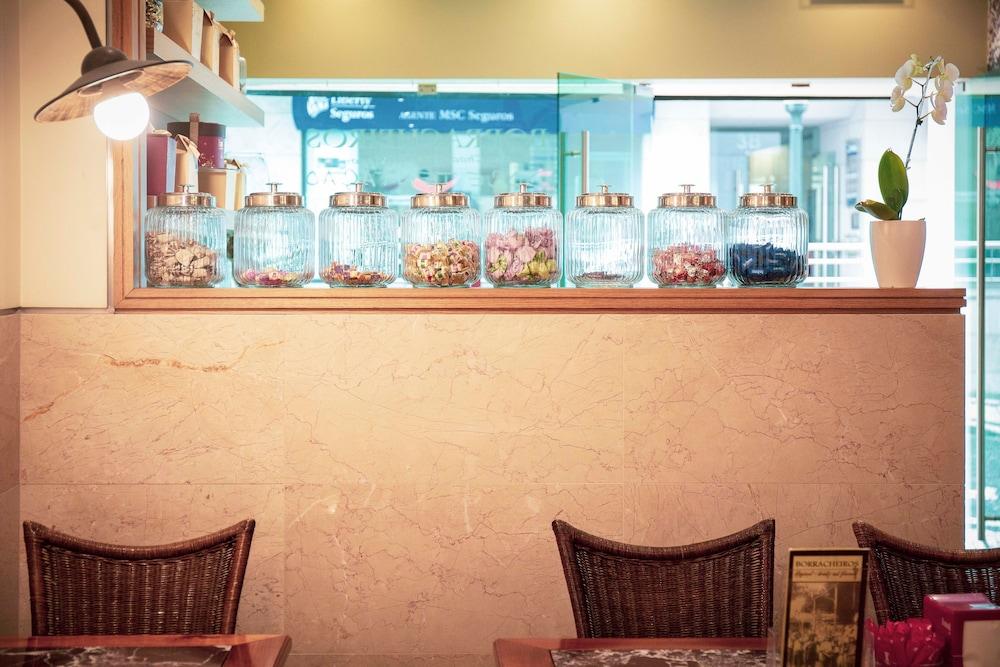 restaurant cafeteria