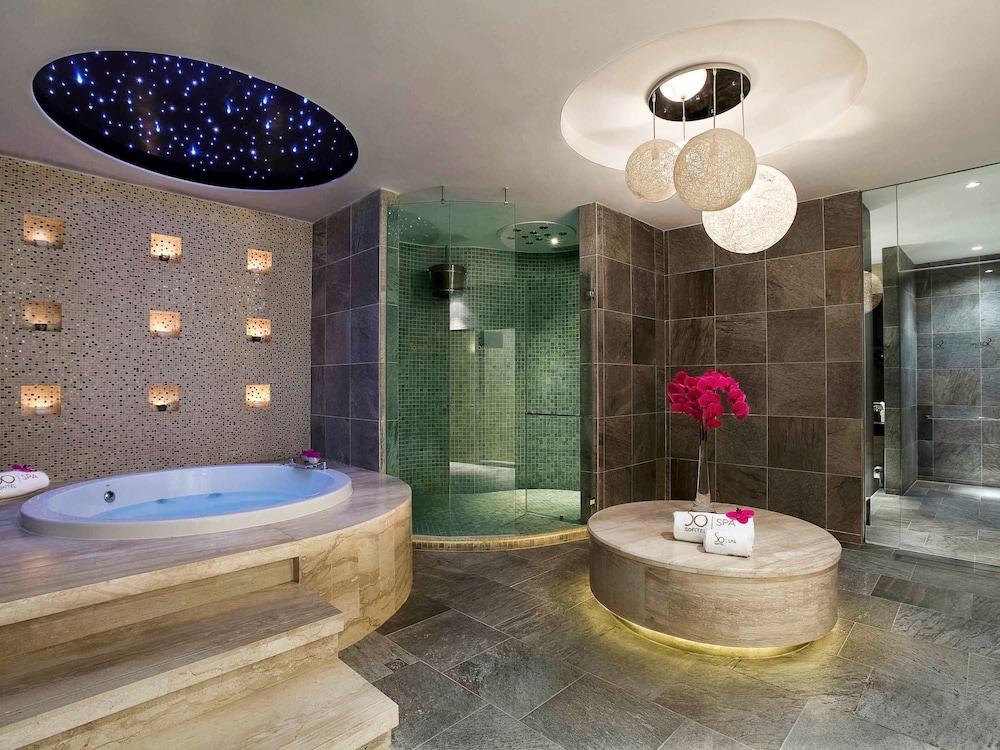 swimming pool spa