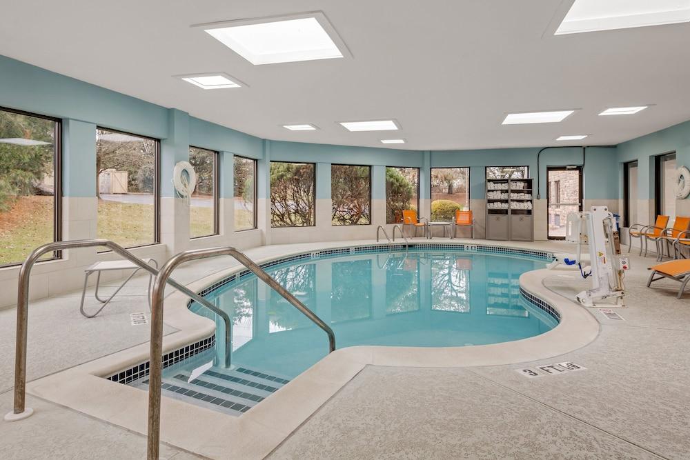 swimming pool spa