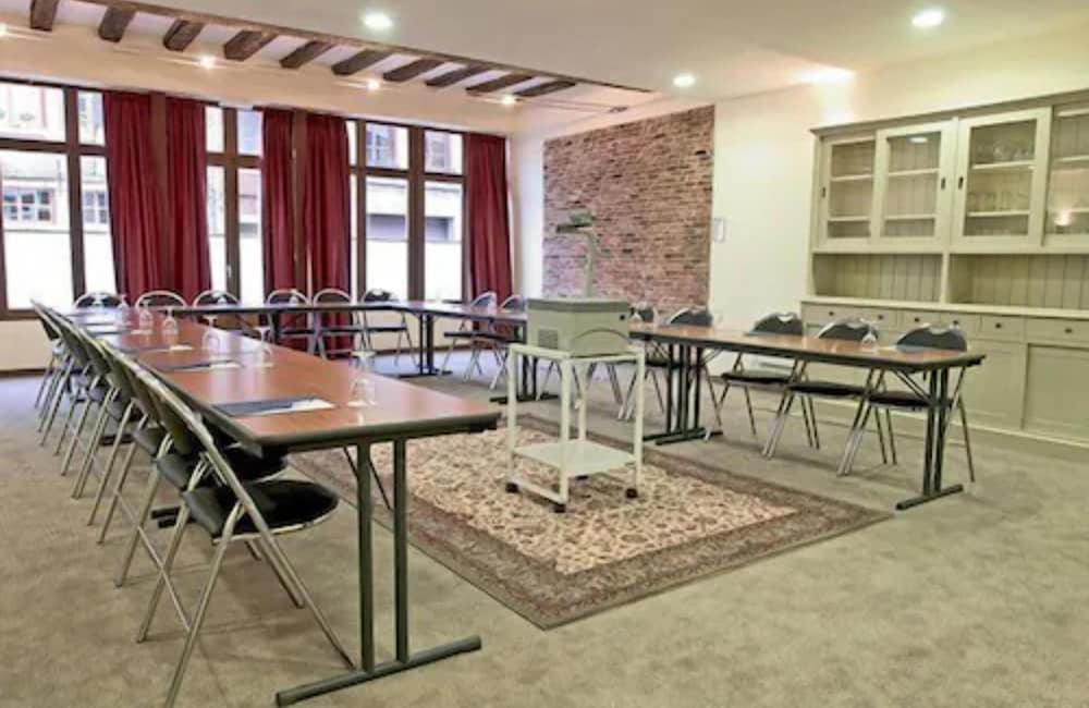 restaurant cafeteria