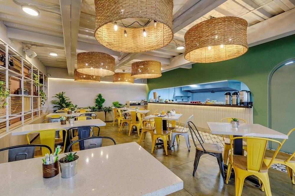 restaurant cafeteria