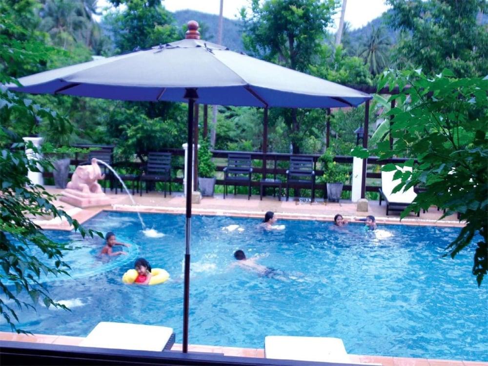 swimming pool spa