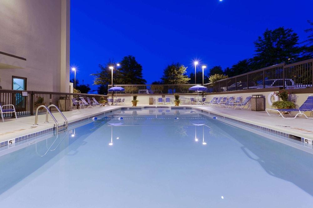 swimming pool spa