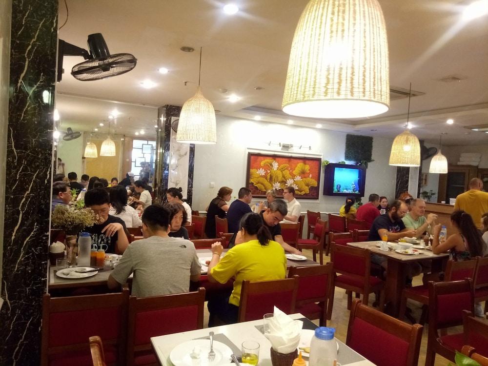 restaurant cafeteria