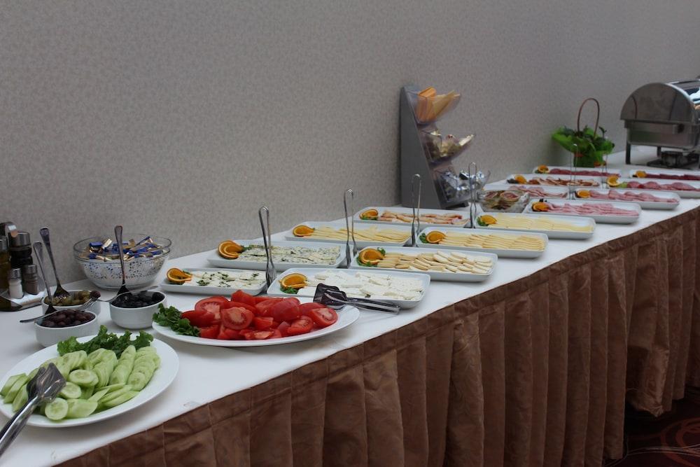 restaurant cafeteria