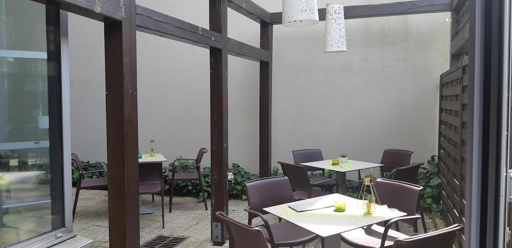 restaurant-cafeteria