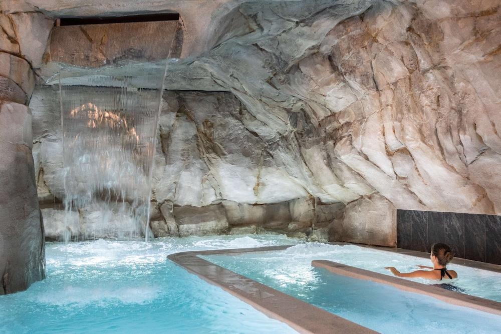 swimming pool spa