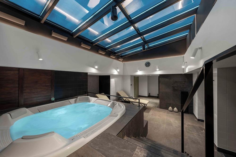 swimming pool spa