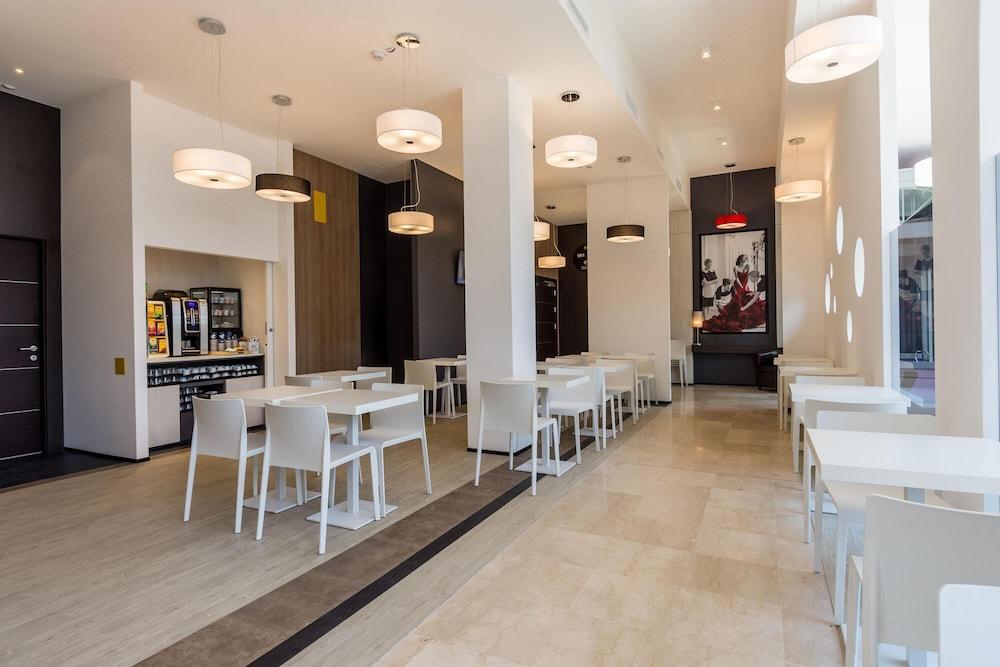 restaurant cafeteria