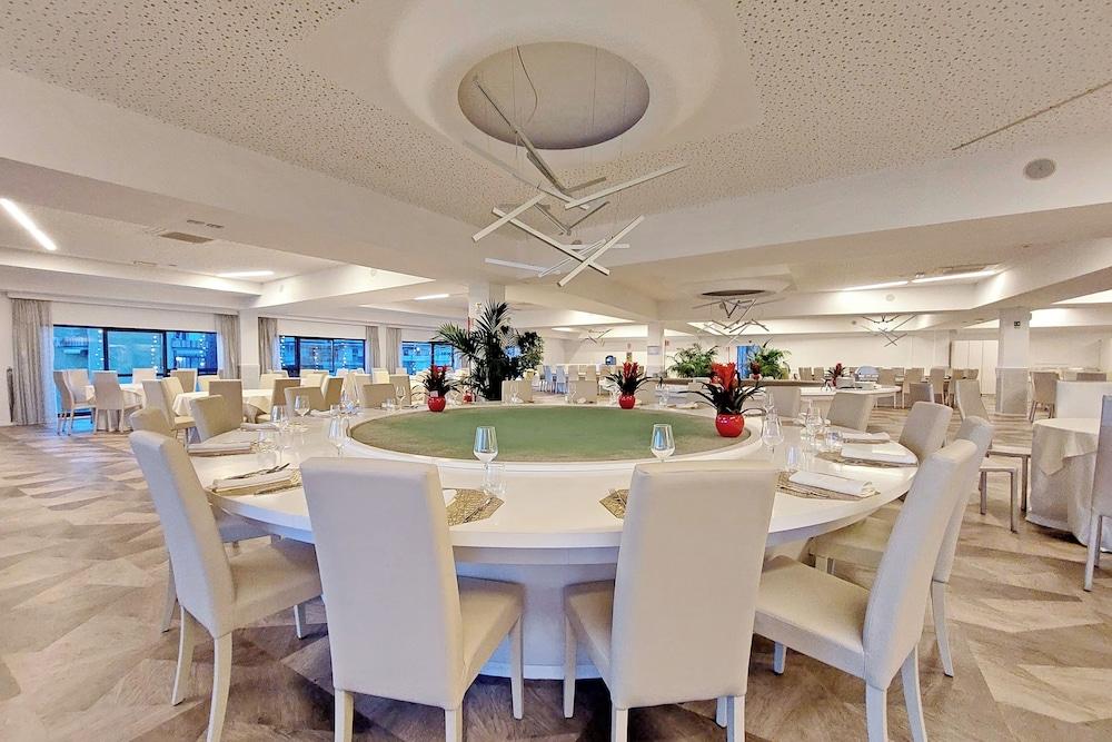 restaurant cafeteria