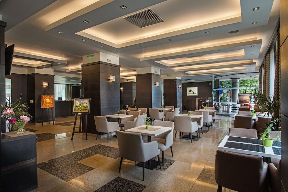 restaurant-cafeteria