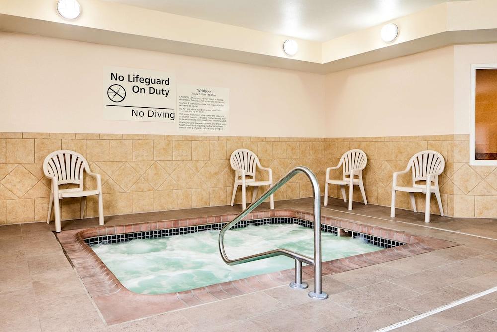 swimming pool spa