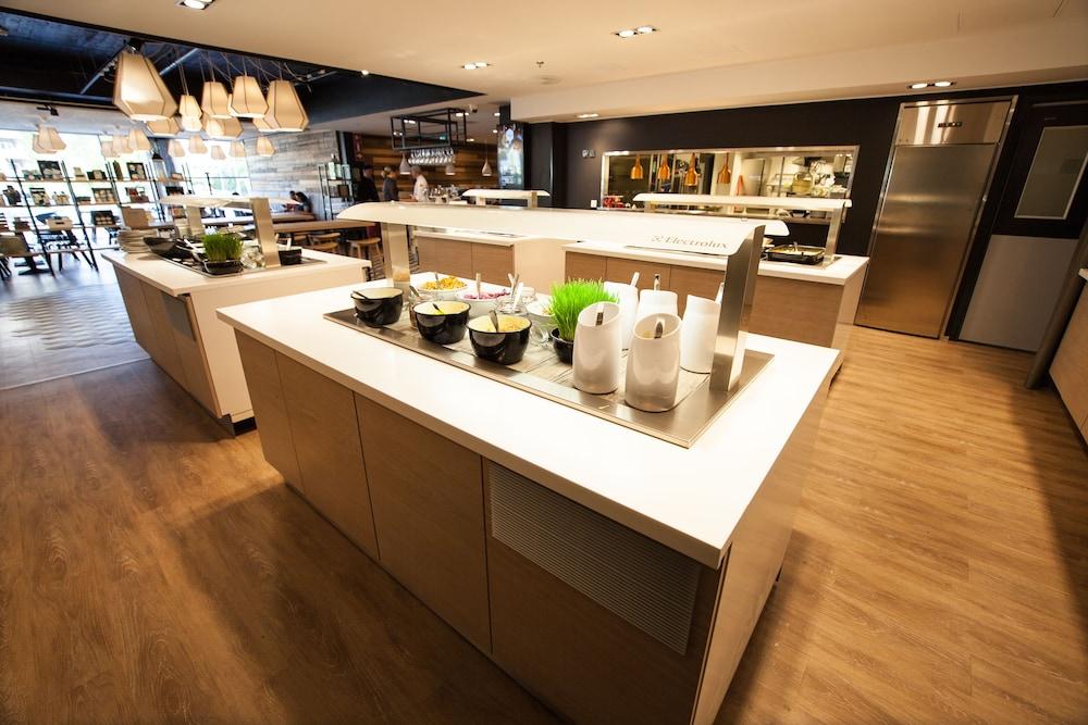restaurant cafeteria