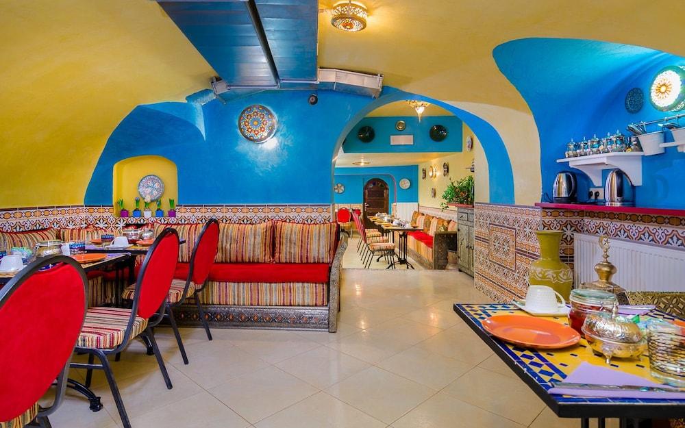 restaurant-cafeteria