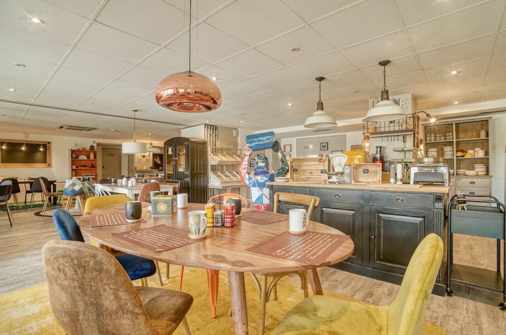 restaurant cafeteria
