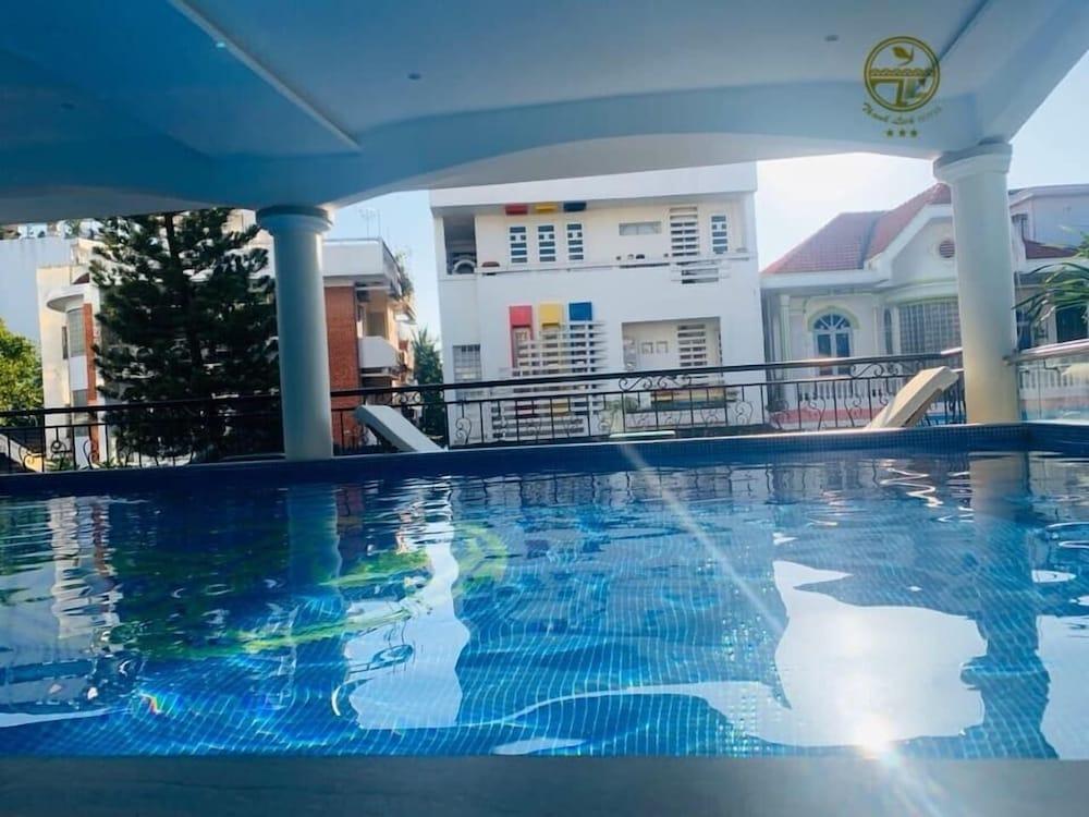 swimming pool spa