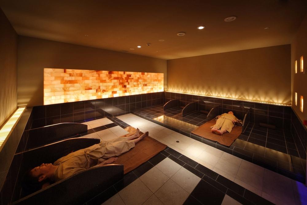 swimming pool spa