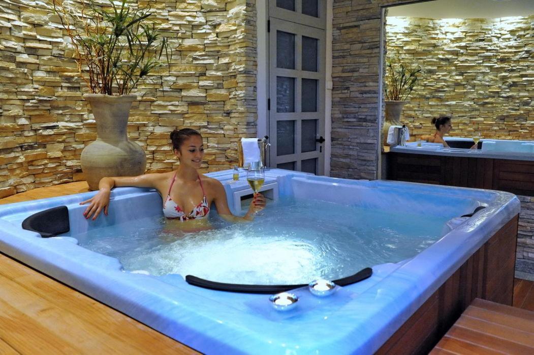 swimming pool spa