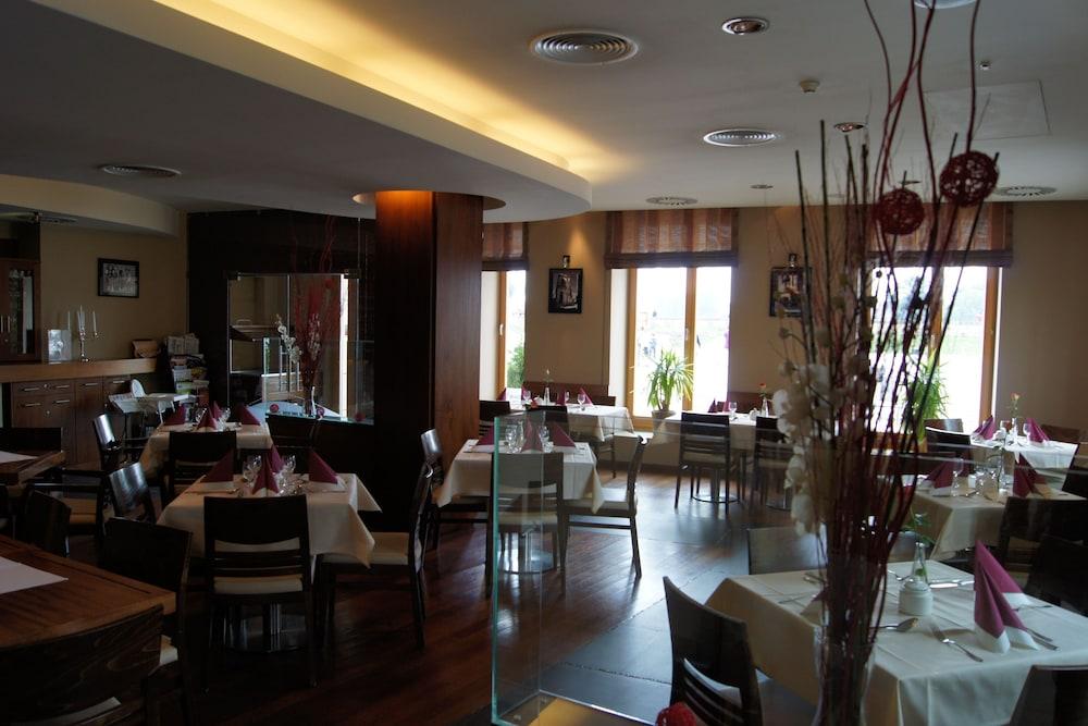 restaurant-cafeteria