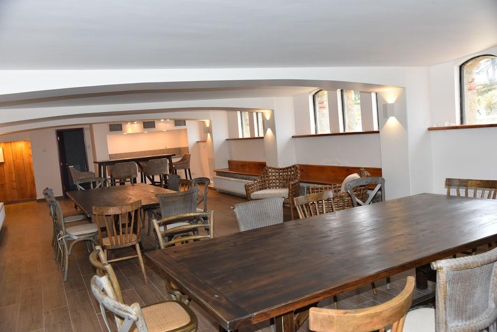 restaurant cafeteria