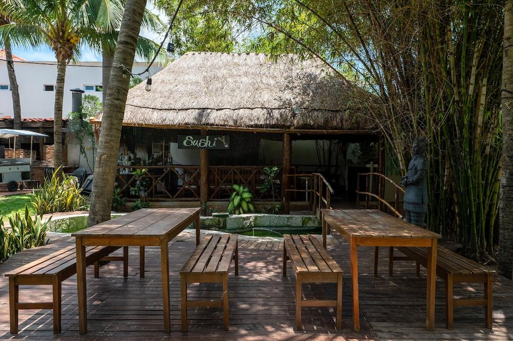 restaurant cafeteria