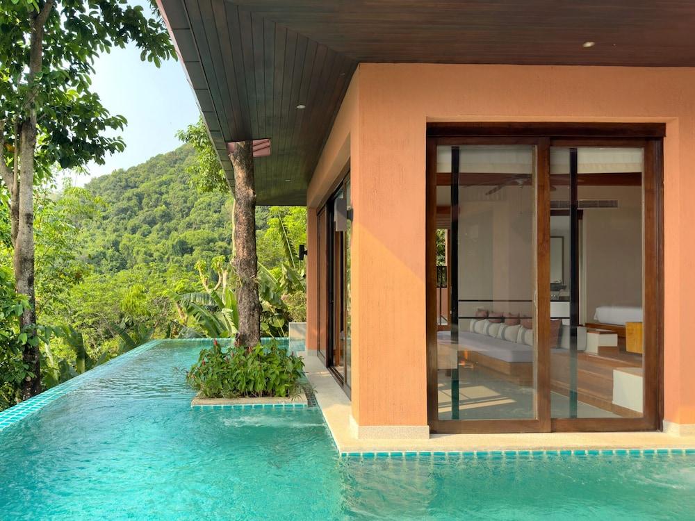 swimming pool spa