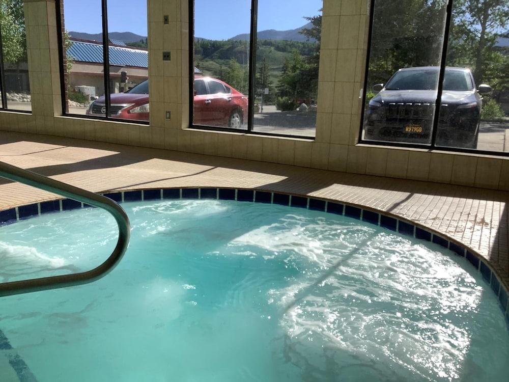 swimming pool spa