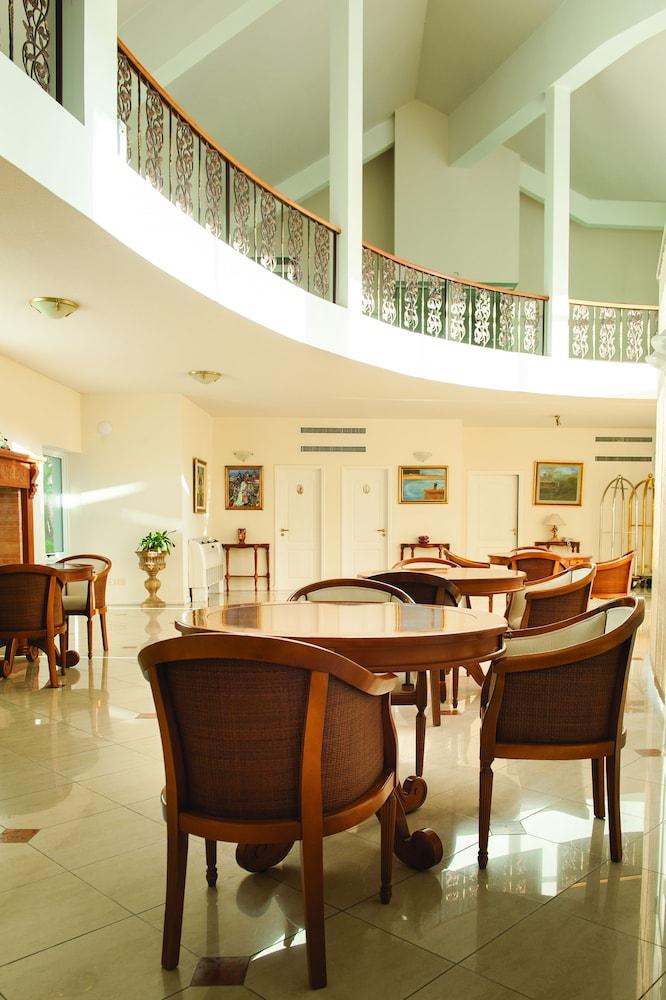 restaurant-cafeteria