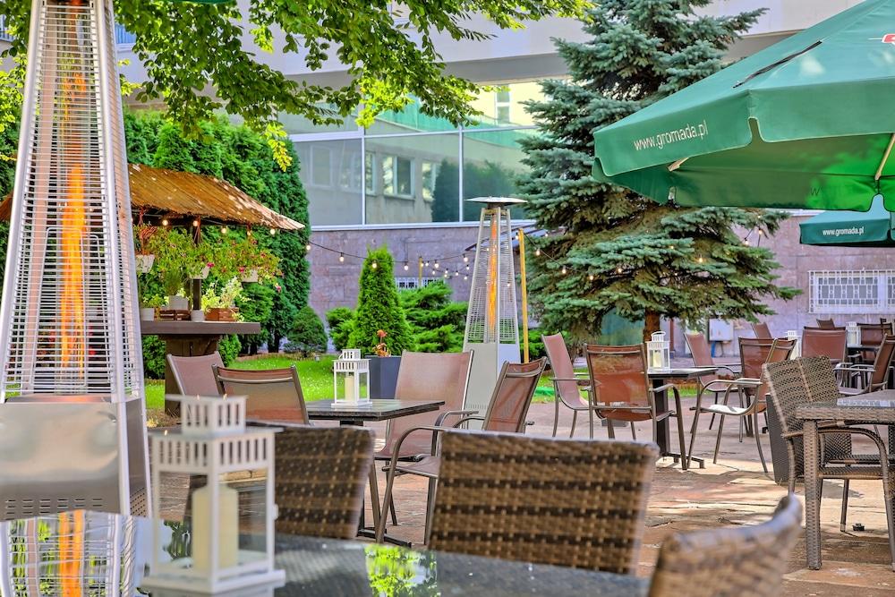 restaurant cafeteria