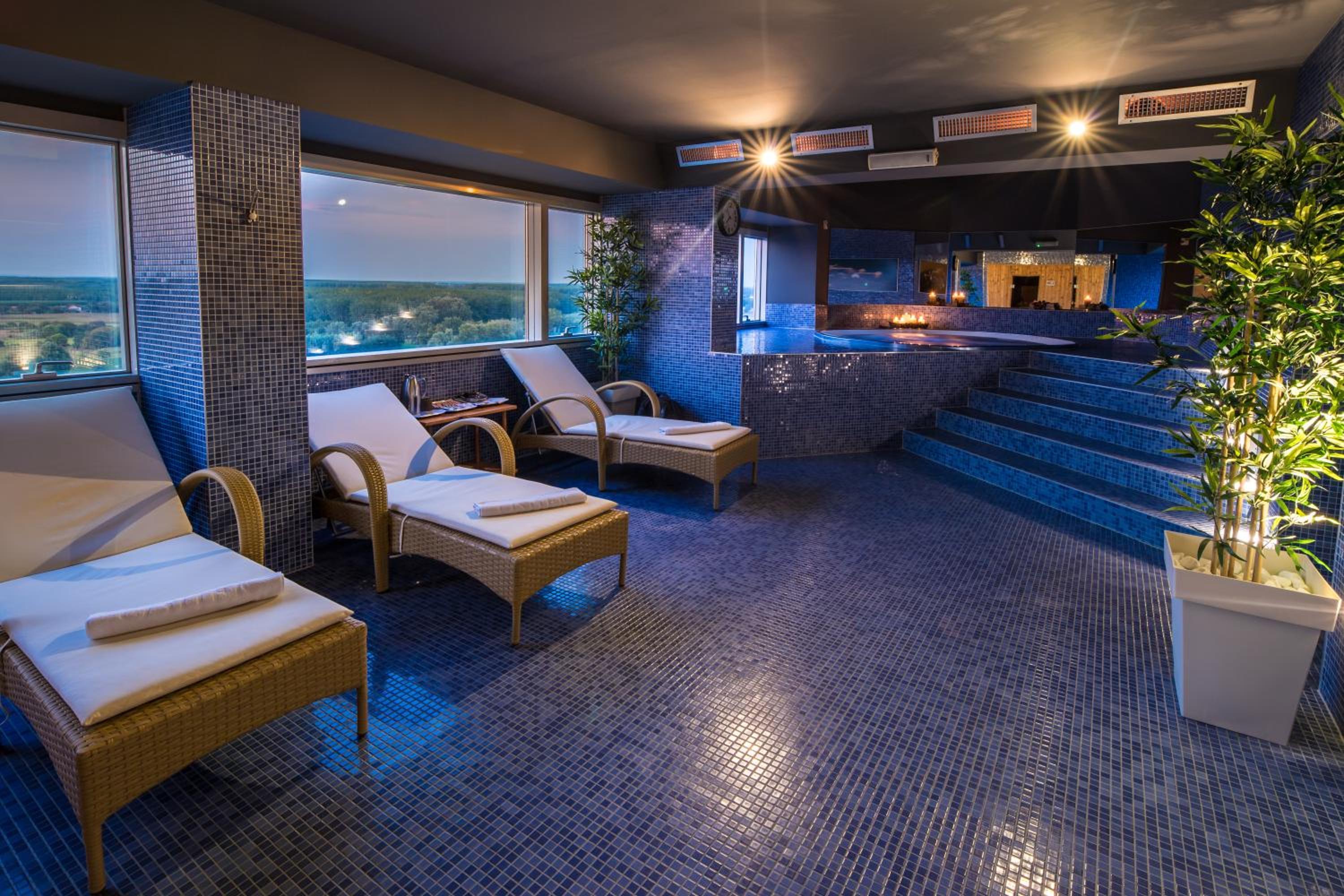 swimming pool spa