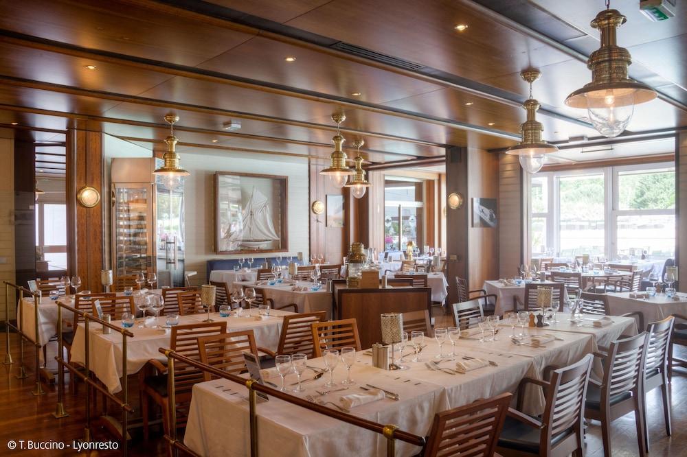 restaurant-cafeteria