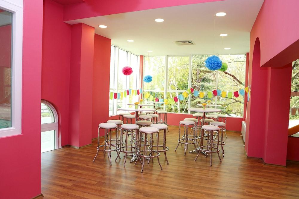 restaurant-cafeteria