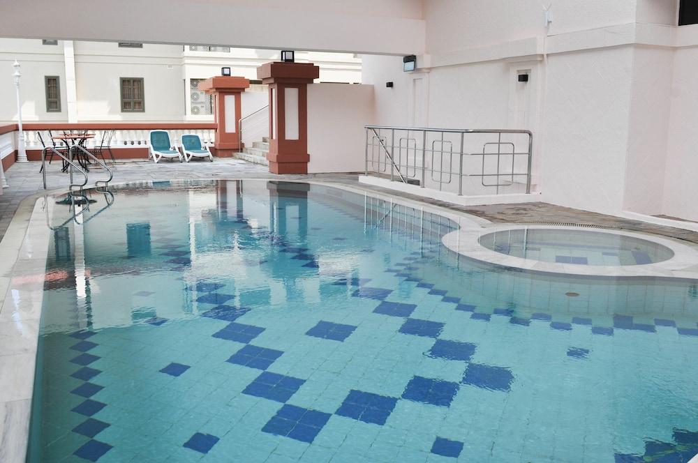 swimming pool spa