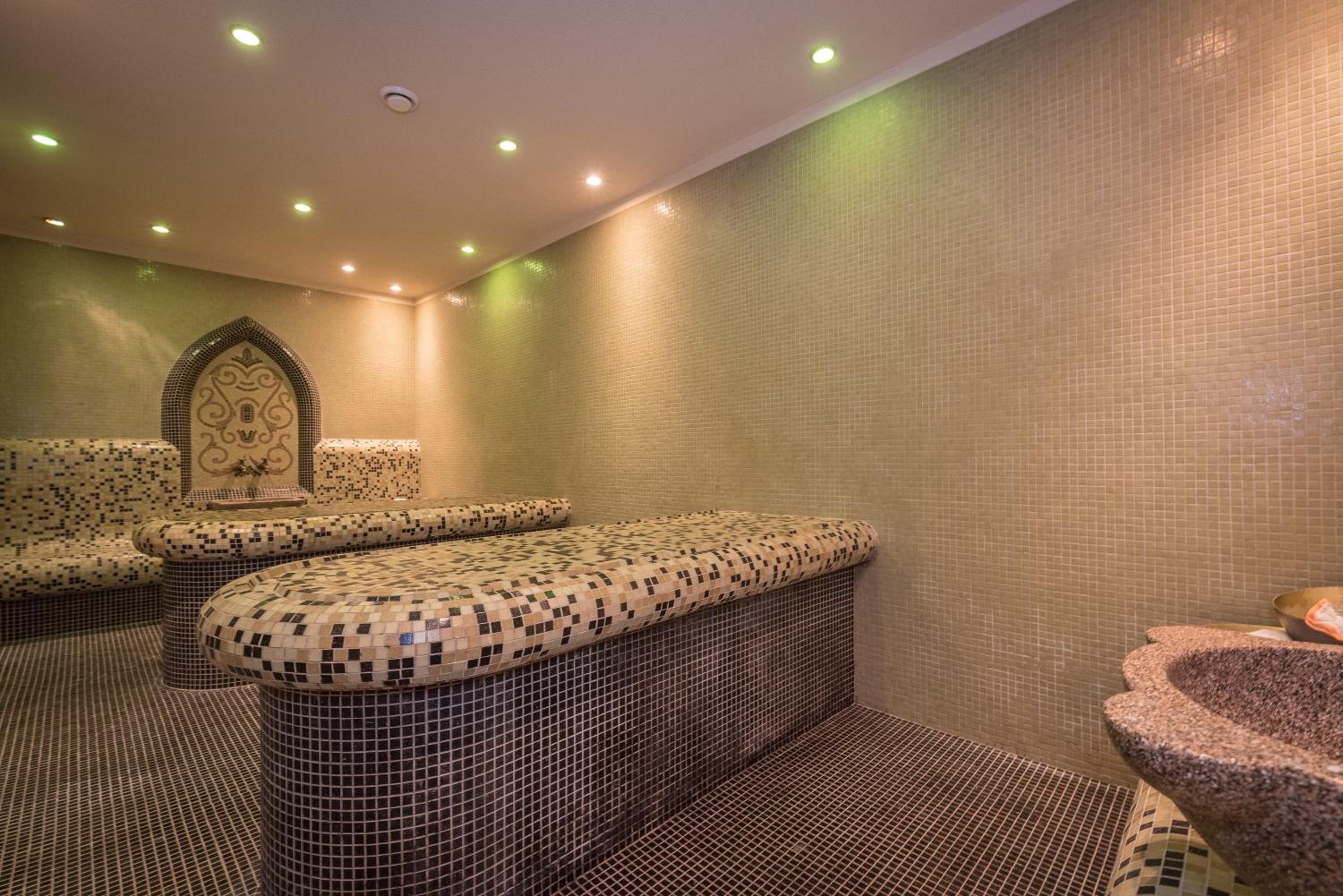 swimming pool spa