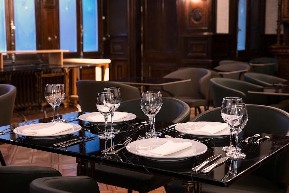 restaurant cafeteria