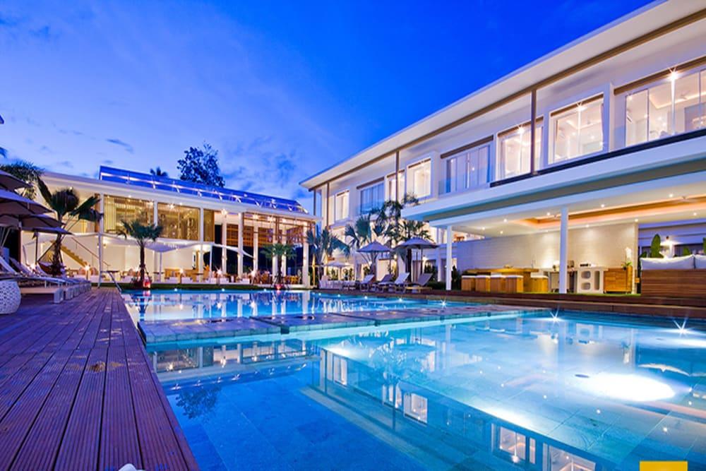 swimming pool spa
