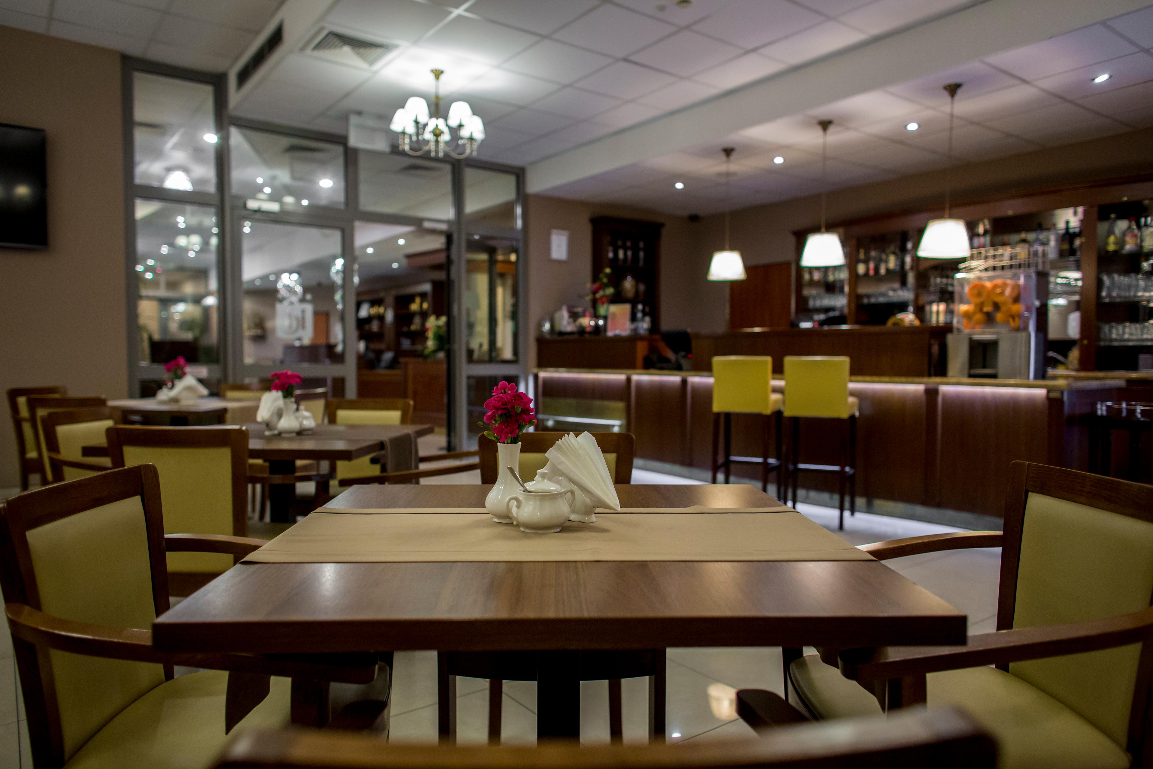 restaurant cafeteria