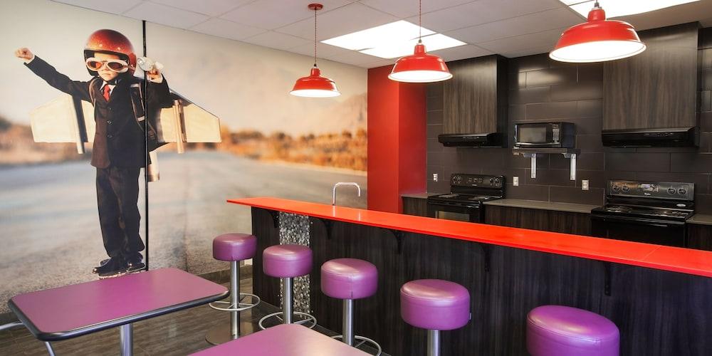 restaurant cafeteria
