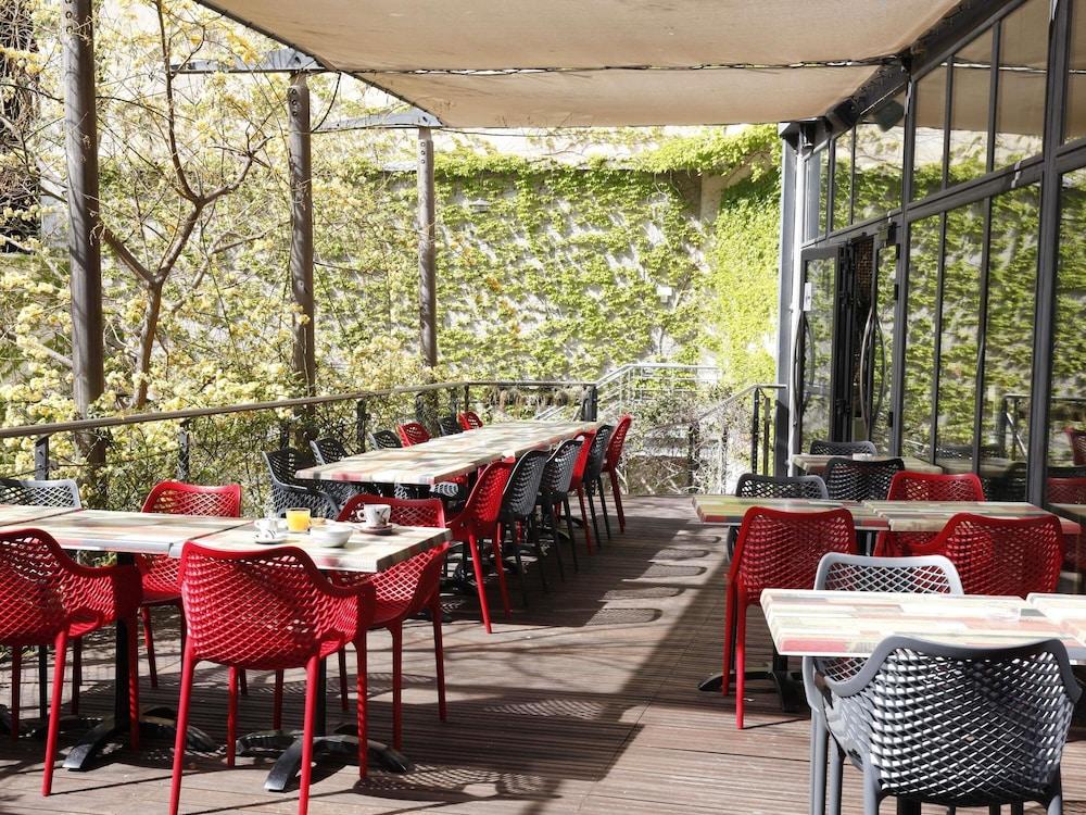 restaurant cafeteria
