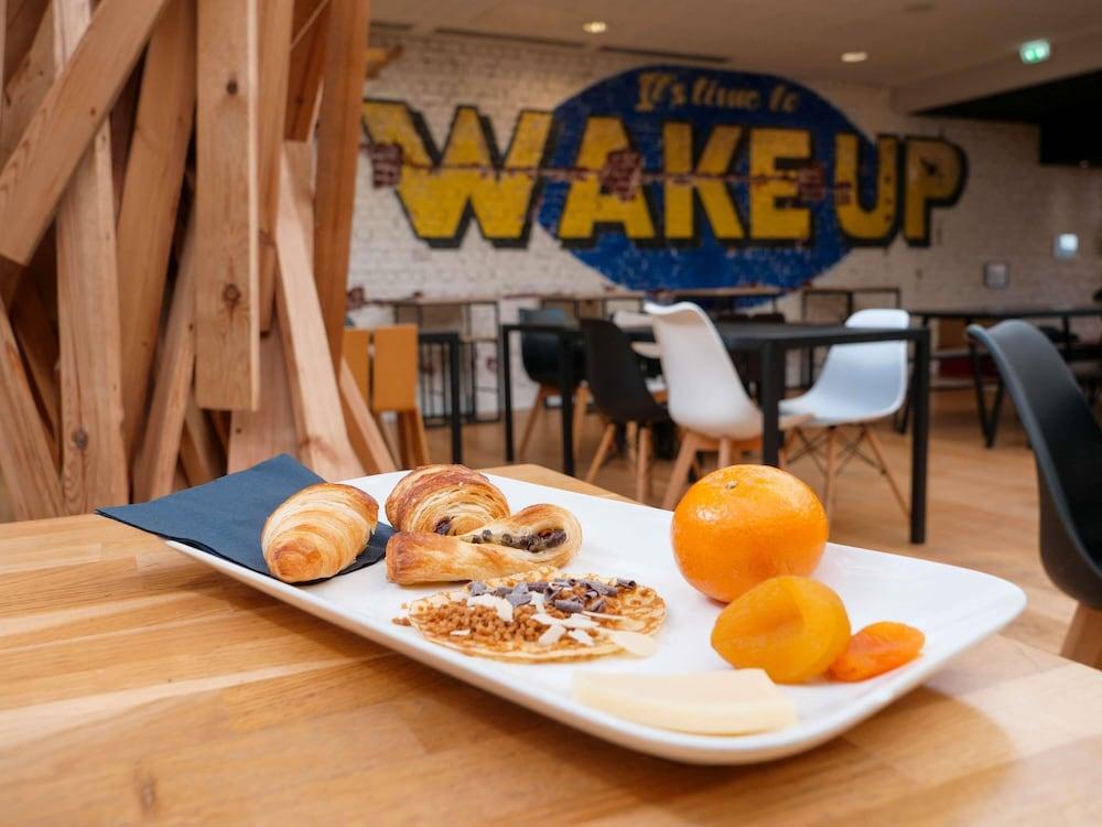 restaurant cafeteria