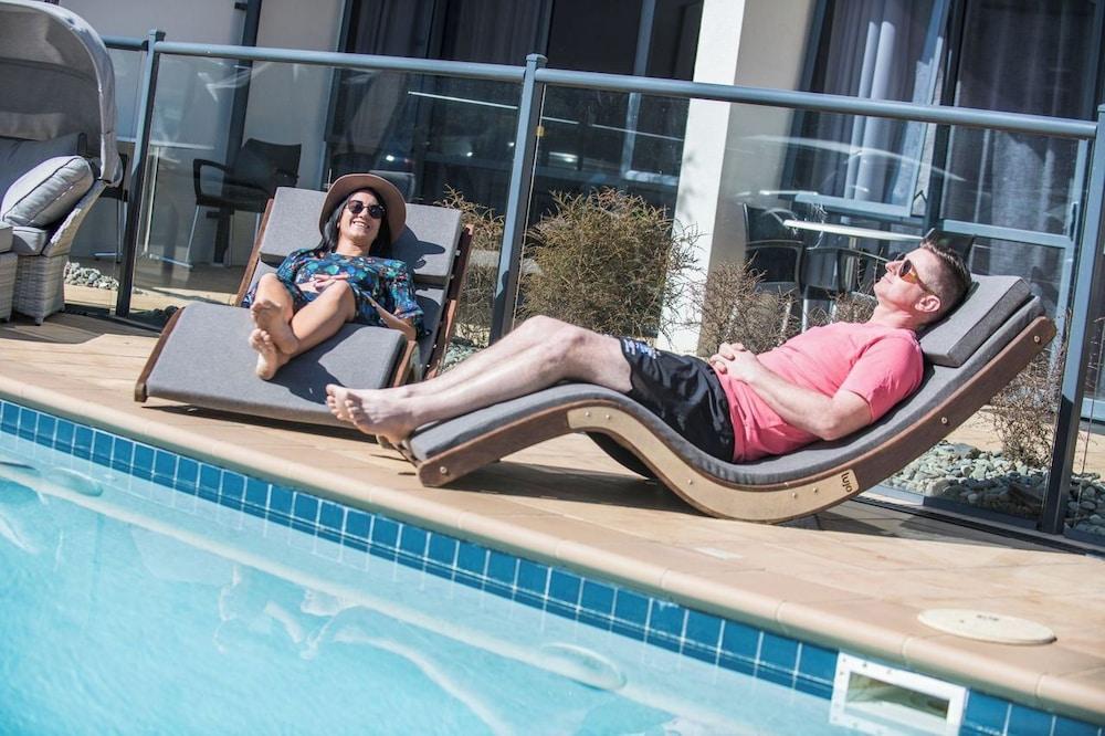 swimming pool spa