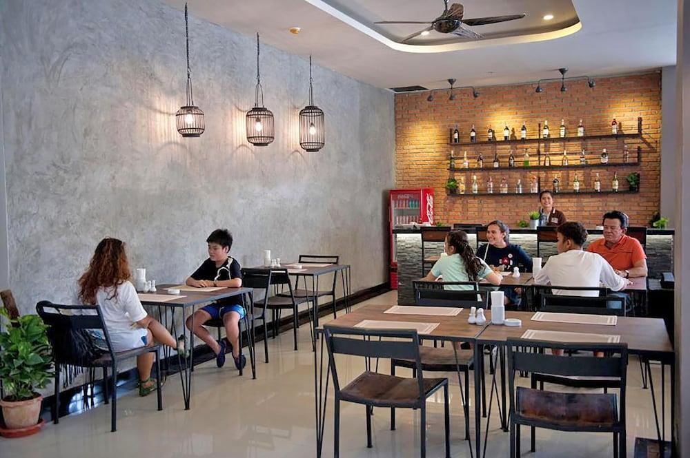 restaurant cafeteria