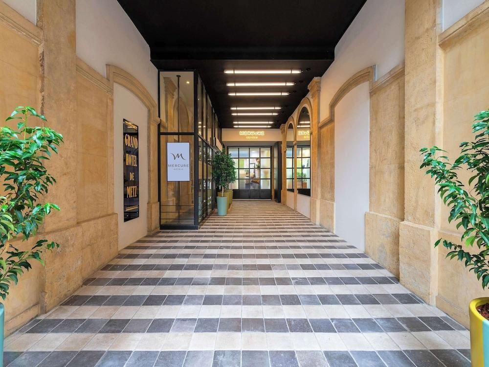 lobby