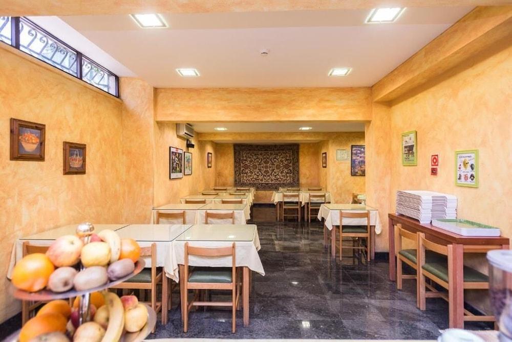 restaurant cafeteria