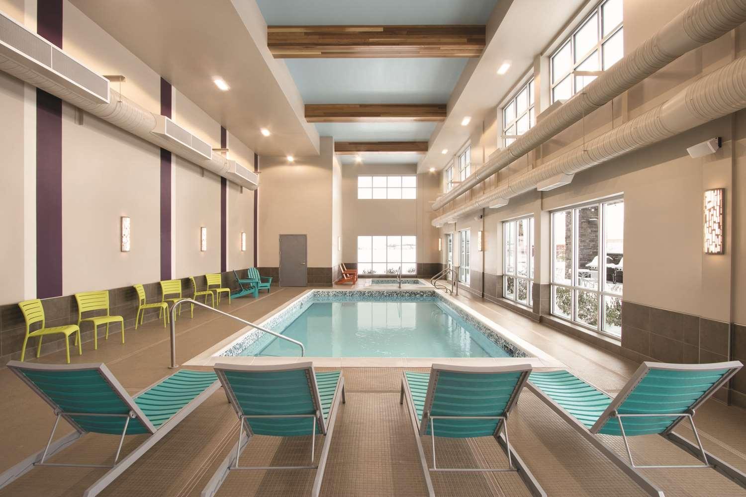 swimming pool spa