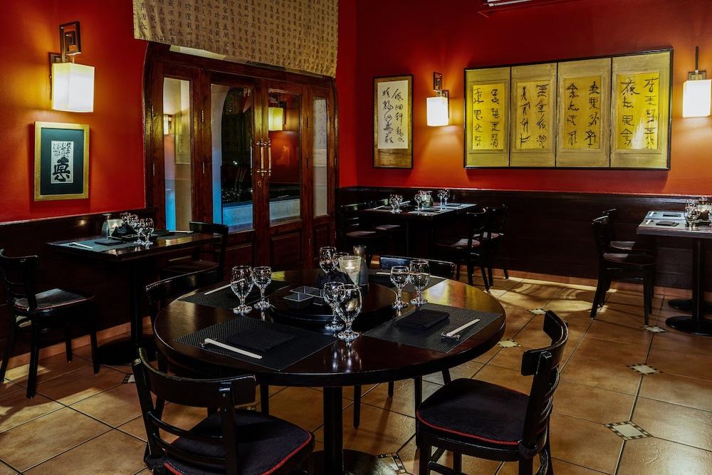 restaurant cafeteria