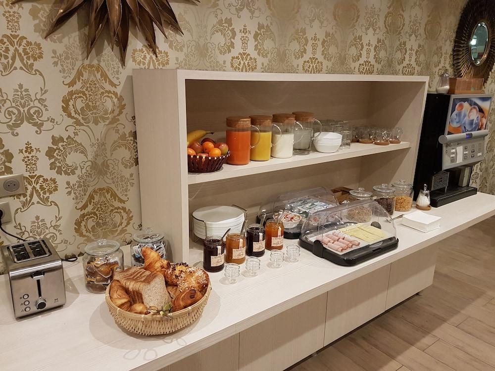 restaurant cafeteria
